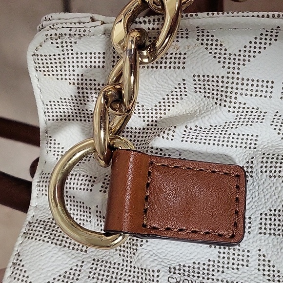 Authentic Michael Kors Satchel - Picture 9 of 9